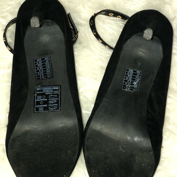 Heels with studs - Picture 4 of 8